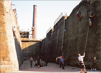 廠房設計為書店繹