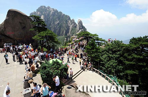 �ο����Sɽӭ���ɾ��^���[��7��5�Քz���� �M��7���ԁ����Sɽ�L���^ӭ�����θ߷壬���Mɽ�οͳ��^4000�˴Ρ������Sɽ���^��60�q�������ˡ��̎����W���ο͌��а�r���ݣ��Լ�7��1����12��31�Ռ����Ї������������C�l��ӛ���C����ӛ�ߌ������TƱ�ȃ��ݴ�ʩ�_ʼ���У��Sɽ���^��u�M���������θ߷塣 ���A��ӛ�� ꐕ��A �z 