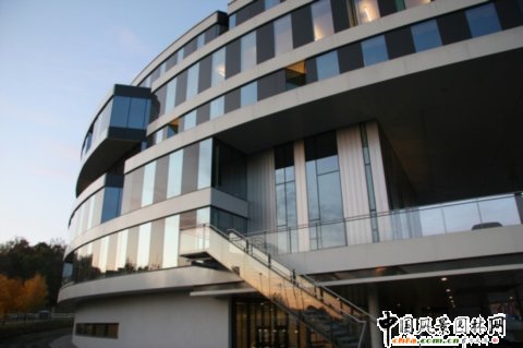 挪威奧斯陸奔馳汽車4S店室內(nèi)和建筑欣賞