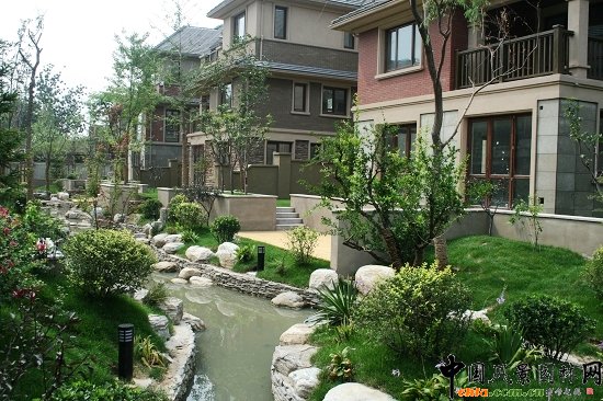 ���Ƕ����υ^���^