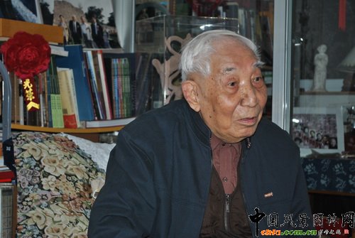 鄭孝燮先生在家中接受中國風景園林網的采訪