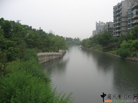 ������ɽ��(������B-�Ͻ���l)�C�����ξG������