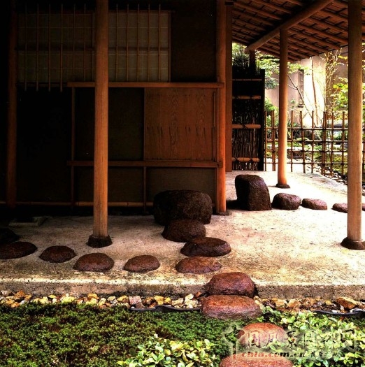 枡野俊明 中庭 瀑松庭