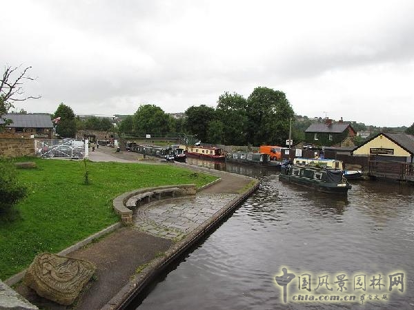 旁特斯沃泰水道橋與運(yùn)河