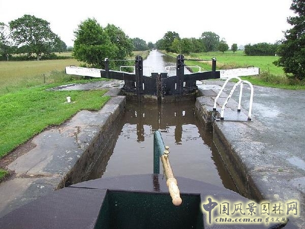 旁特斯沃泰水道橋與運(yùn)河