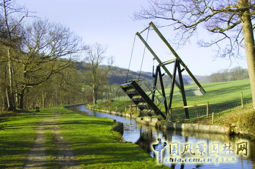 旁特斯沃泰水道橋與運(yùn)河