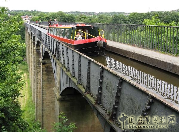 旁特斯沃泰水道橋與運(yùn)河