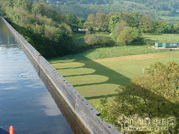 旁特斯沃泰水道橋與運(yùn)河