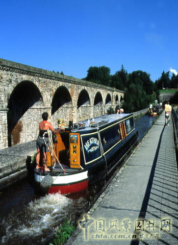 旁特斯沃泰水道橋與運(yùn)河