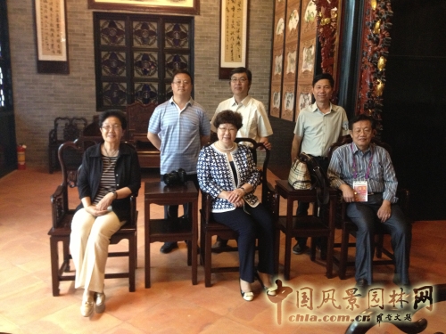 吳桂昌董事長與專家合影于園博館余蔭山房