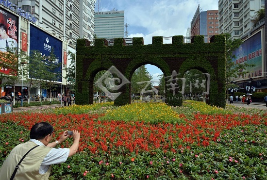 護(hù)國(guó)門花壇