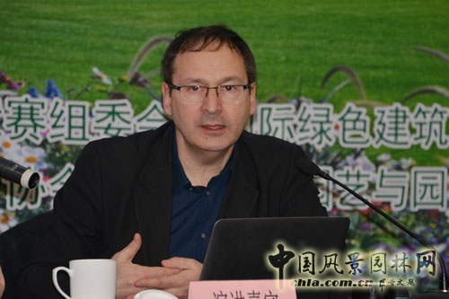 世界風景園林大師、國際綠色建筑與住宅景觀協會副主席亨利·巴瓦