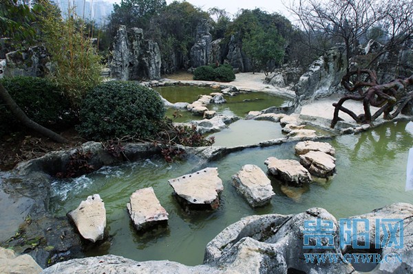 “瑤池”景色秀麗，有如天然盆景。