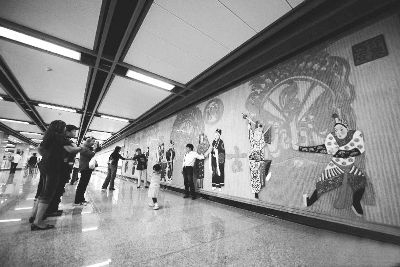 西安地鐵鐘樓站的秦腔壁畫