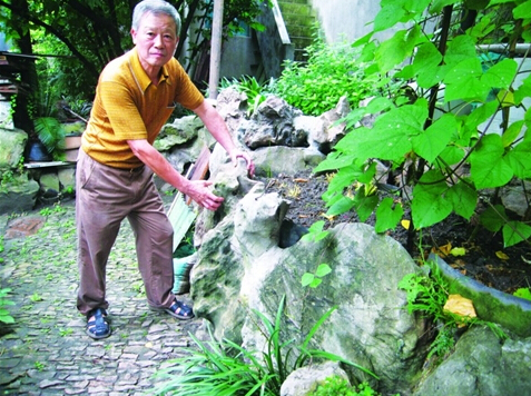 申莊前顧氏花園花壇塌過好幾次。