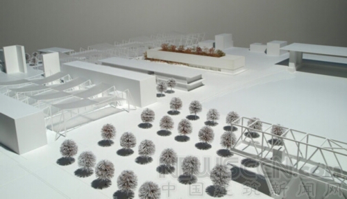 展館被設計成一個細長的條狀建筑