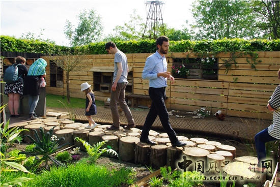 LE JARDIN DES POULES