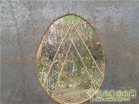 LE JARDIN DES POULES