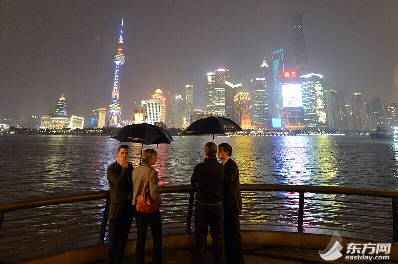 “首屆世界城市日·點亮城市”景觀燈光秀亮相申城