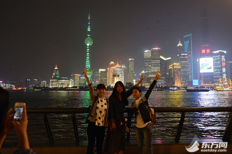 “首屆世界城市日·點亮城市”景觀燈光秀亮相申城