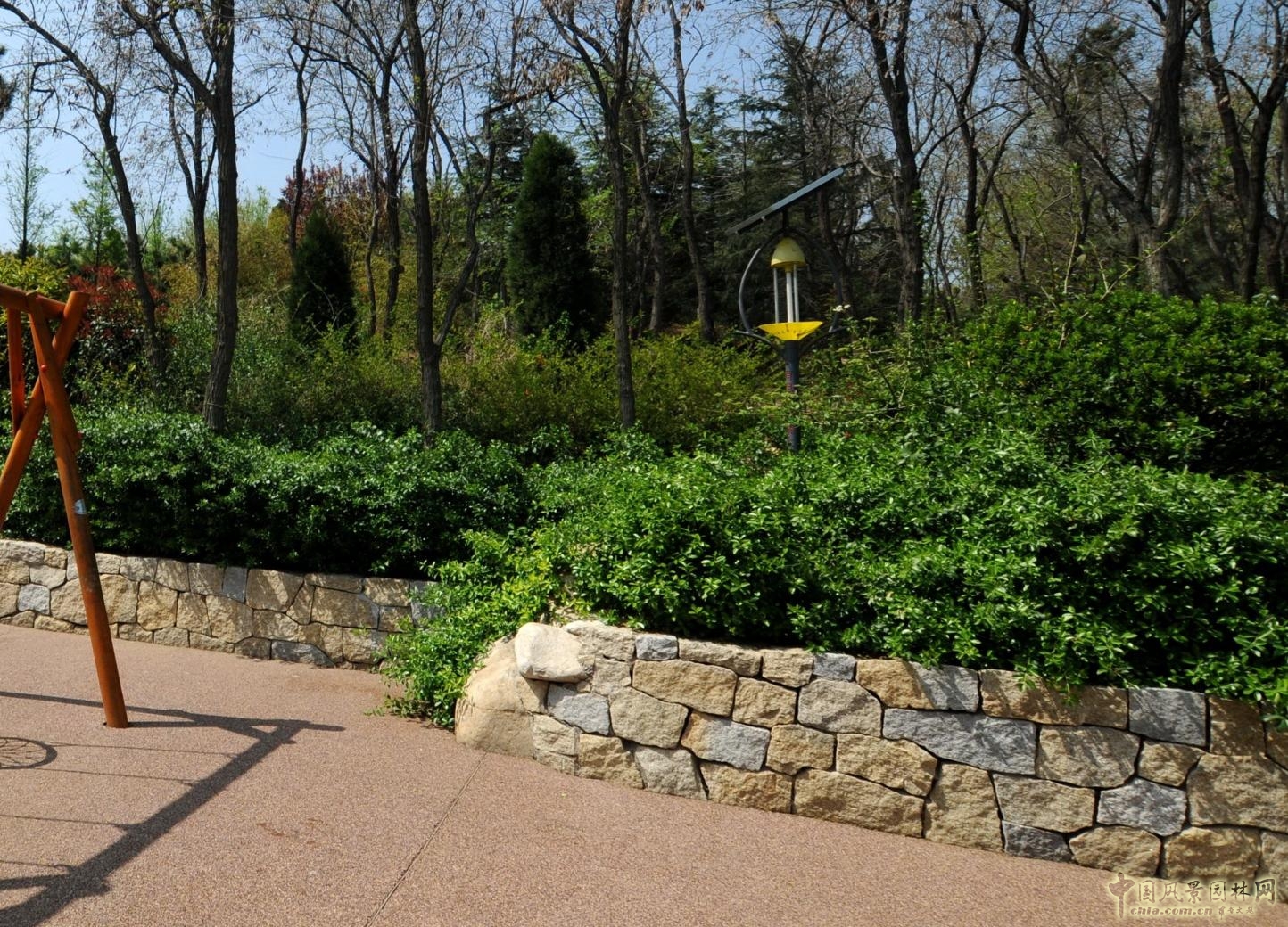 公園內高差的處理——卵石、毛石砌筑