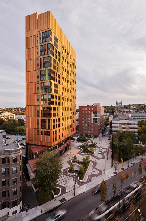 麻省藝術與設計學院宿舍樓前小廣場設計