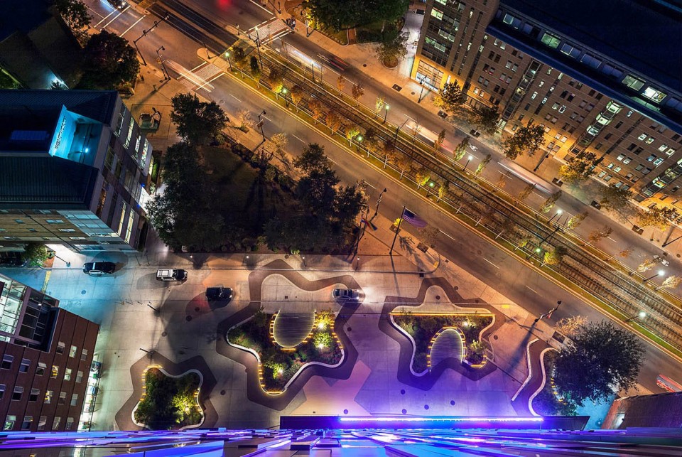 麻省藝術與設計學院宿舍樓前小廣場設計