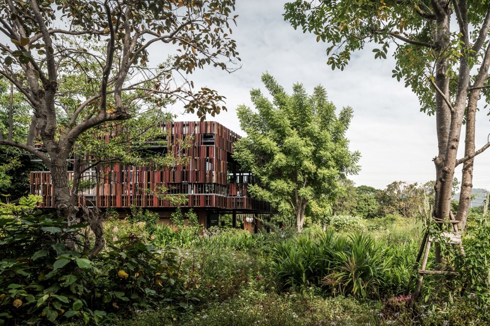 泰國(guó)：高速路旁的鄉(xiāng)土風(fēng)格開(kāi)放型城市公園