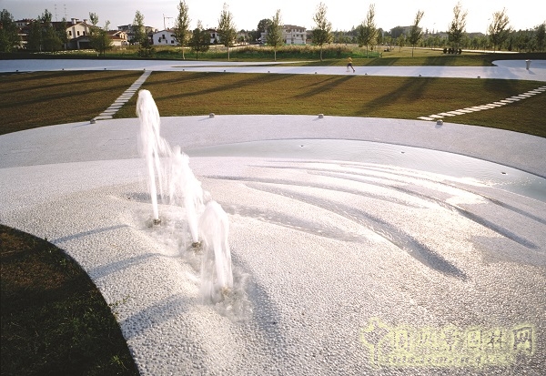 案例賞析：意大利圣多納迪皮夫市社區(qū)公園