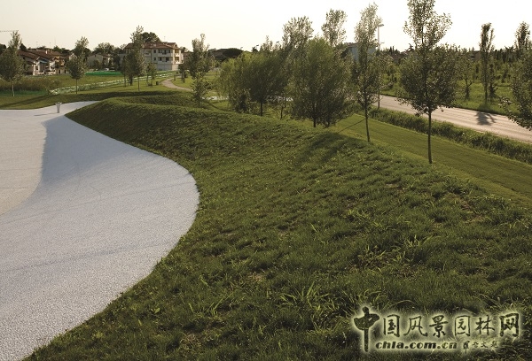 案例賞析：意大利圣多納迪皮夫市社區(qū)公園