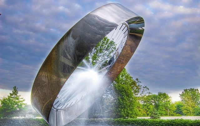 畫龍點睛的雕塑小品