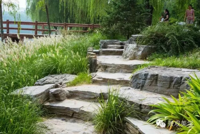 用不同景觀臺階的形態表達不同的景觀概念