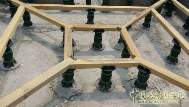 2016園冶杯:中國標(biāo)準(zhǔn)科技集團(tuán)辦公樓屋頂花園