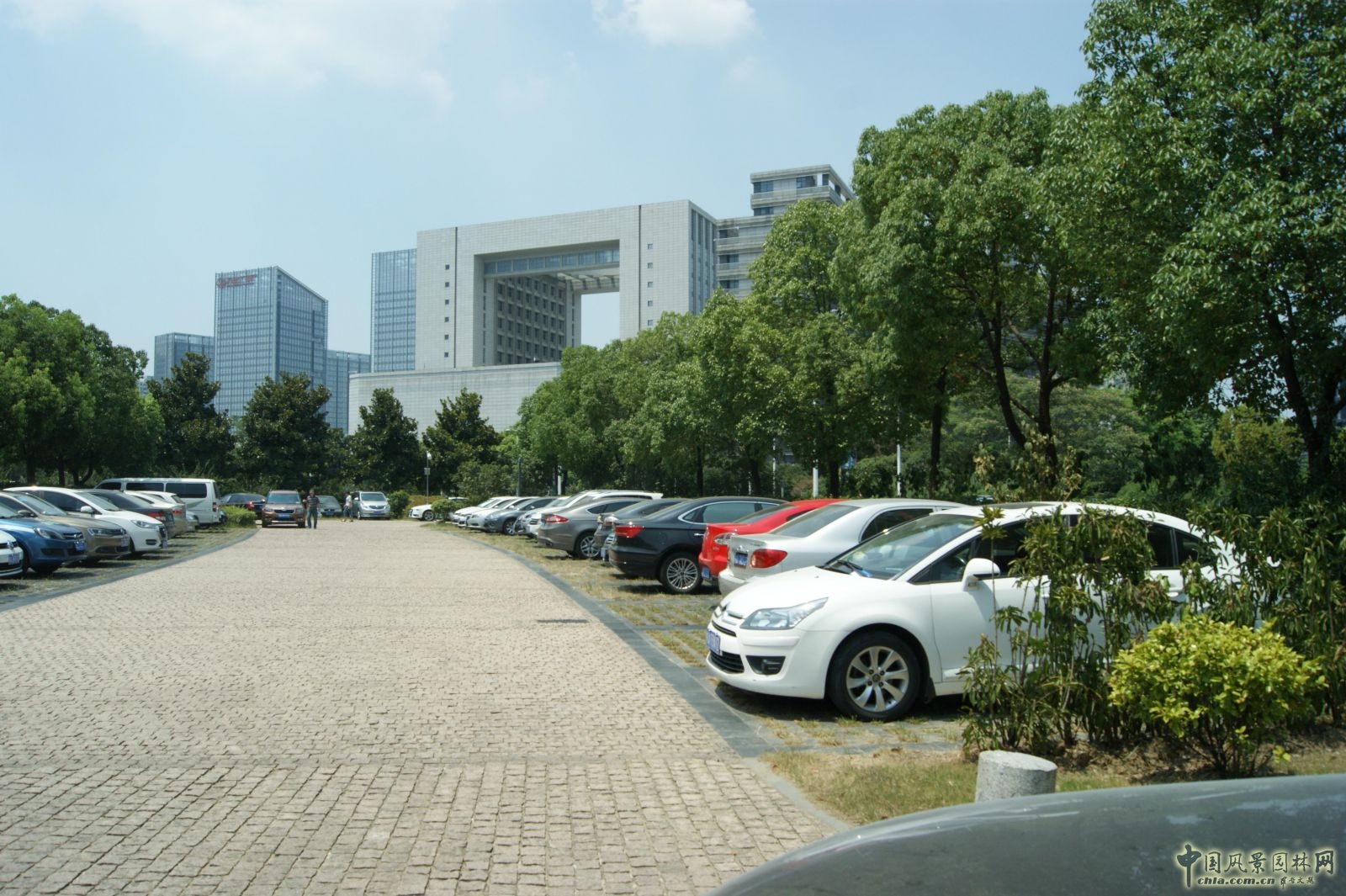 2016園冶杯:合肥市政務(wù)綜合樓室外停車場(chǎng)改造