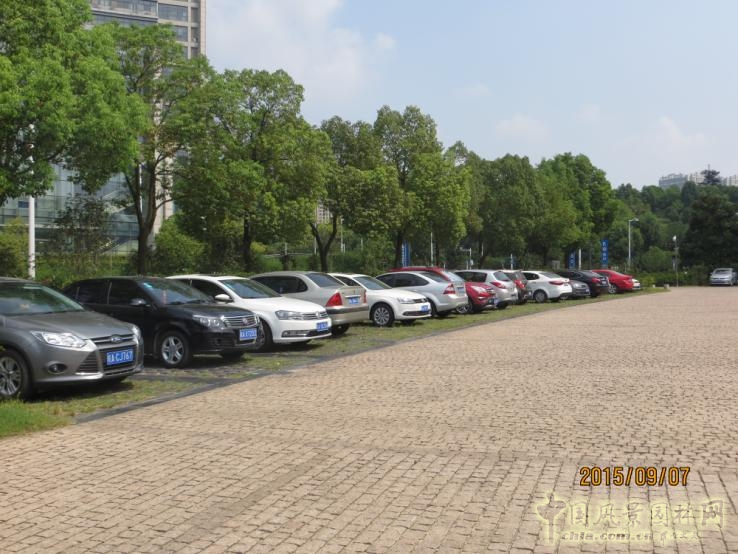2016園冶杯:合肥市政務(wù)綜合樓室外停車場(chǎng)改造
