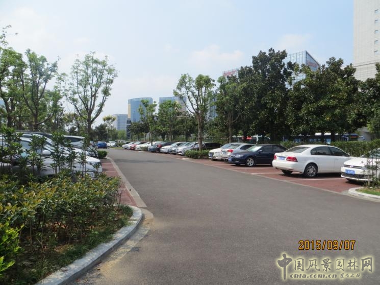 2016園冶杯:合肥市政務(wù)綜合樓室外停車場(chǎng)改造