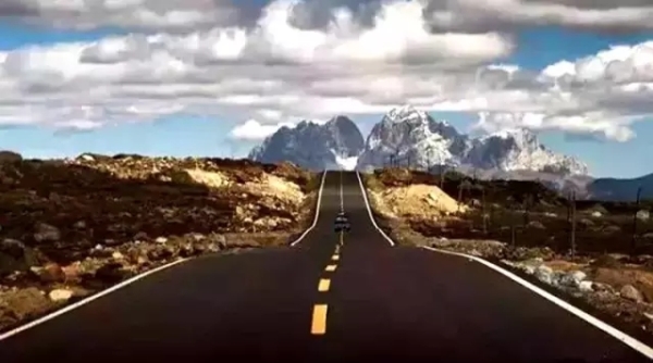 風(fēng)景如畫的道路景觀