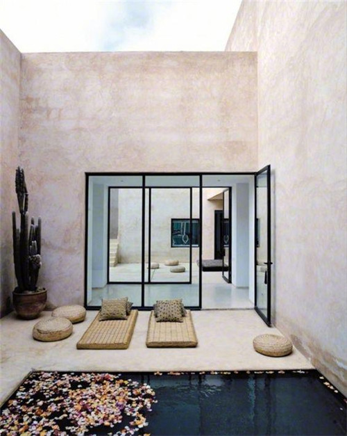 民宿庭院里的清涼水景（組圖）