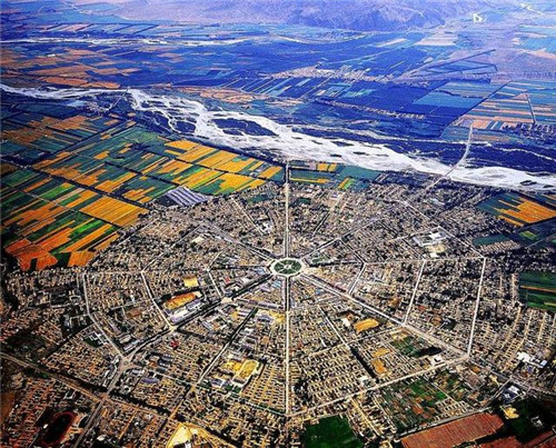 中國唯一沒紅綠燈又不堵車的城市