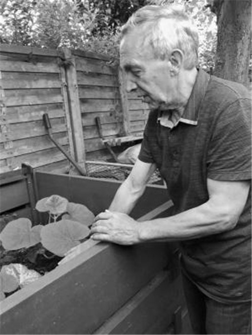 法國的盧克先生打造了一個不打藥的花園