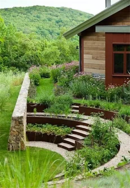 坡地庭院，別具一格的美