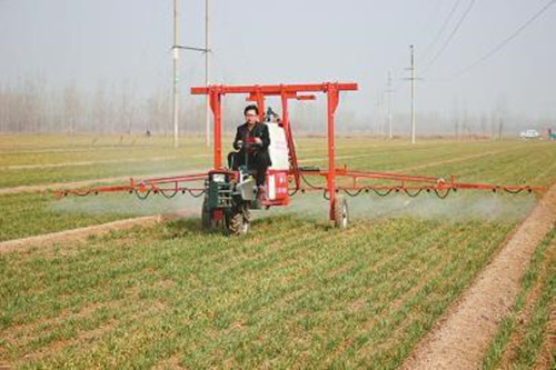 農藥的化學成分對環(huán)境有絕對的負面影響