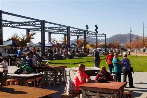 看遍世間萬象的火車站，如何玩轉商業景觀？