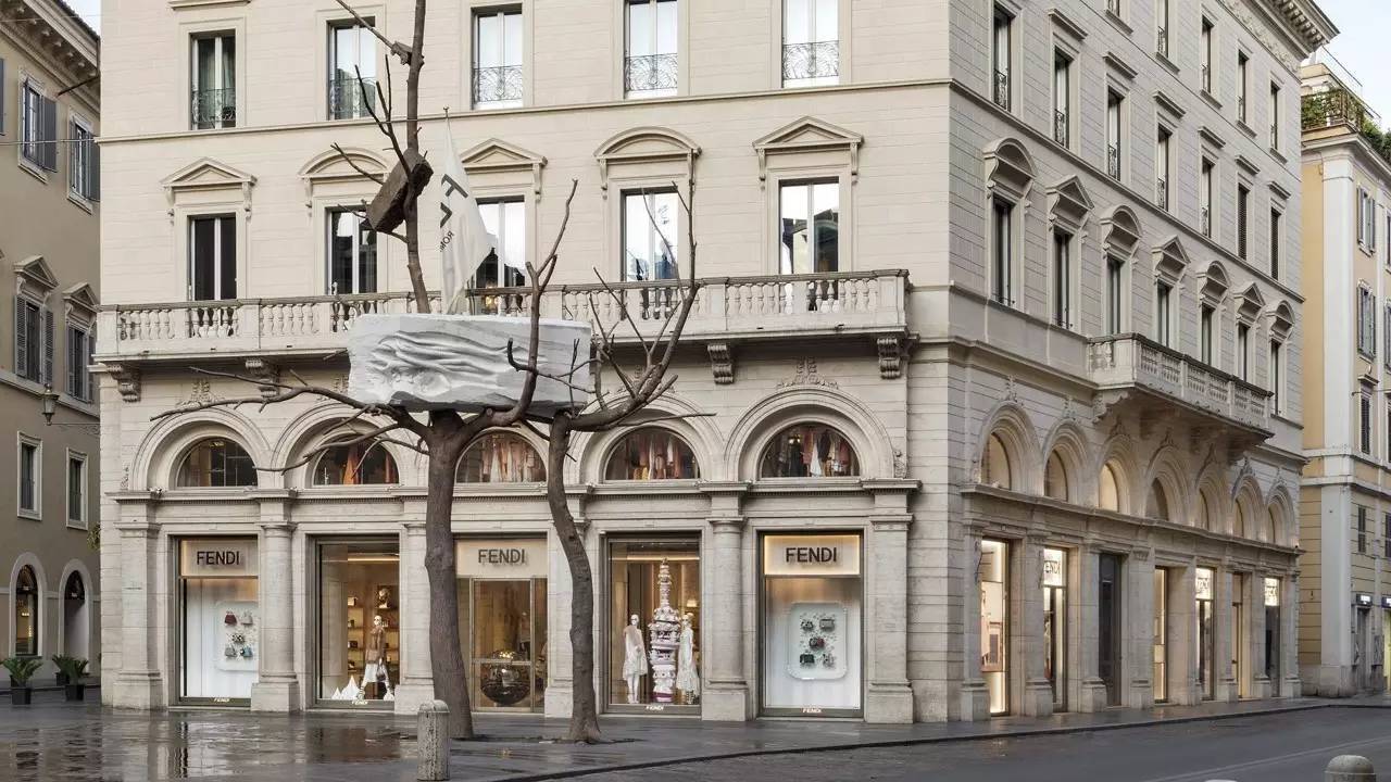 如何在羅馬樹起一座令人信服的當代雕塑