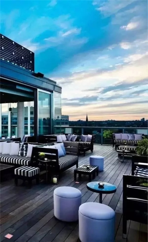 這設計才叫頂層露臺,你家那只能叫屋頂