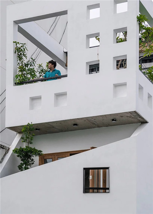 越南胡志明市一座與城市對話的綜合居住建筑