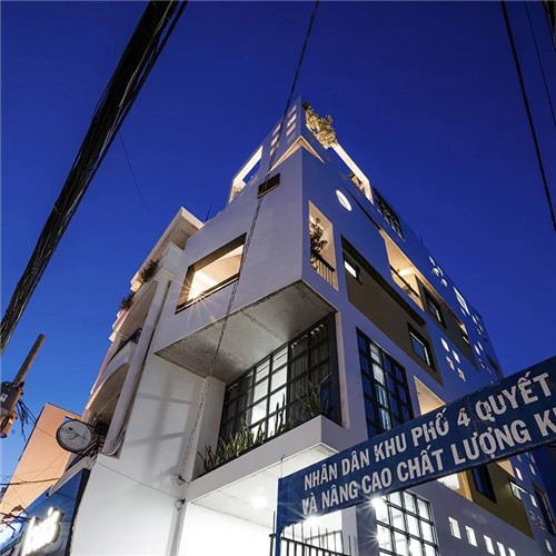 越南胡志明市一座與城市對話的綜合居住建筑