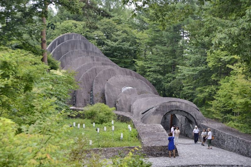 輕井澤石之教堂：內村鑒三記念堂