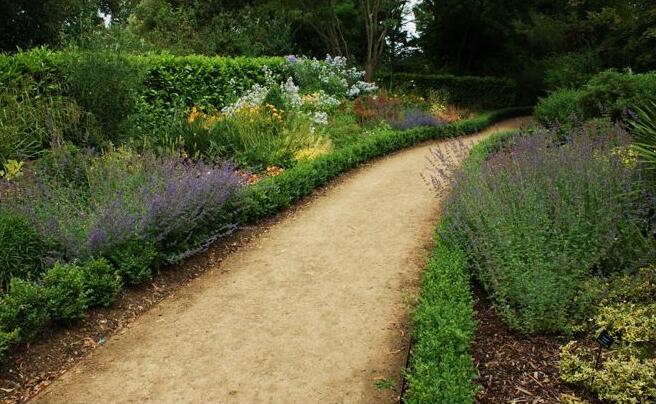 巖石園景觀中經常使用的石頭