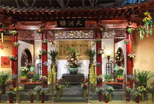 中國的插花技藝卻比其早出現(xiàn)千年!